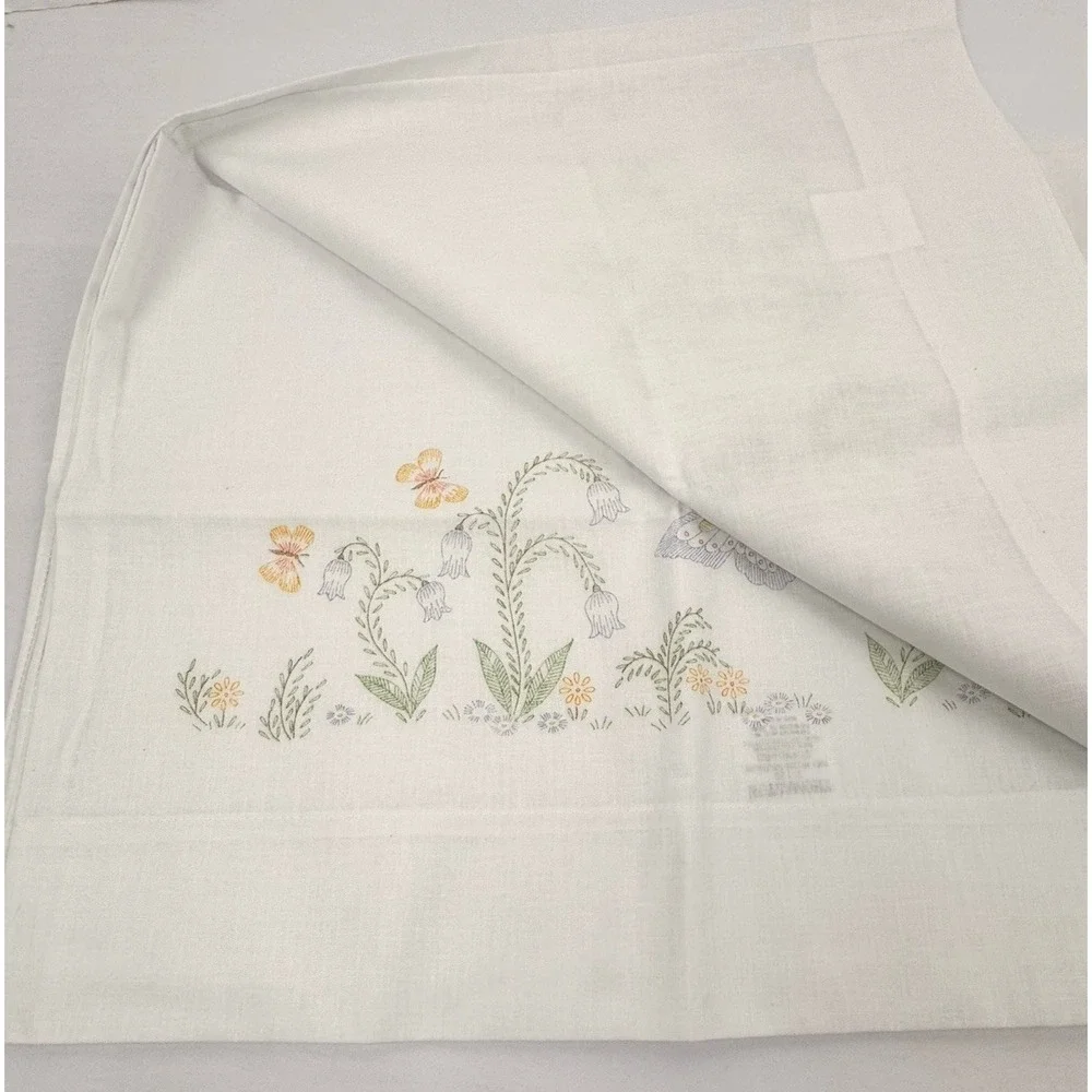 VTG Thomaston Embroidery Stamped Pillow Cases White No-Iron Muslin Floral‎ NOS